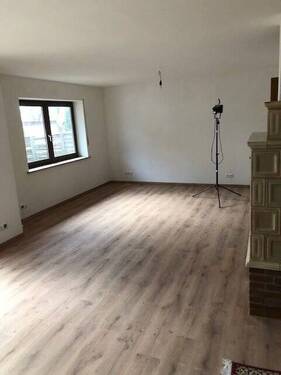 Wohnzimmer - 4 Zimmer Einfamilienhaus in Erlangen