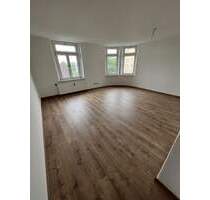 Erstbezug nach Renovierung - Helle 3-Raumwohnung mit Dusche und Badewanne im - Zwickau Marienthal