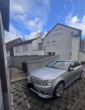 Stellplatz und Terrasse - 4 Zimmer Einfamilienhaus zum Kaufen in Nürtingen