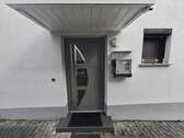 Überdachung neue Eingangstür - Einfamilienhaus mit 90,00 m&sup2; in Nürtingen zum Kaufen