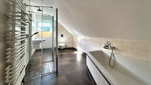 Wannen- und Duschbad DG - 