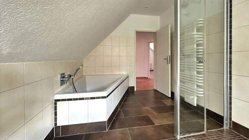 Wannen- und Duschbad DG - 