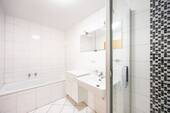 Badezimmer - 3 Zimmer Etagenwohnung zum Kaufen in Sachsenheim