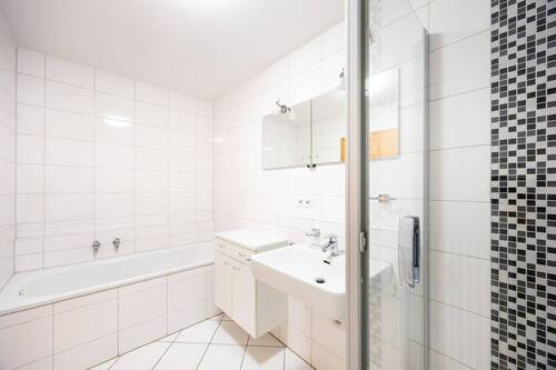 Badezimmer - 3 Zimmer Etagenwohnung zum Kaufen in Sachsenheim