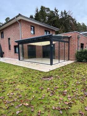Hofseite mit Wintergarten - Einfamilienhaus mit 135,00 m&sup2; in Buchholz i.d. Nordheide zum Kaufen