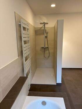 Dusche im oberen Bad - 