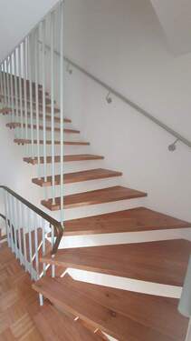 Haustreppe zum Dachgeschoss - 