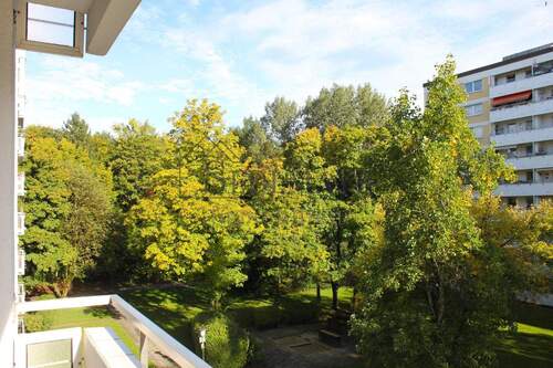 Aussicht Balkon - VERKAUF: Vermietete 2-Zimmer-Wohnung in Top-Lage München-Forstenried