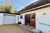Eingang und Garageneinfahrt - 5 Zimmer Einfamilienhaus in Ratekau