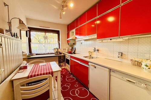 Küche mit Einbaumöbeln - 