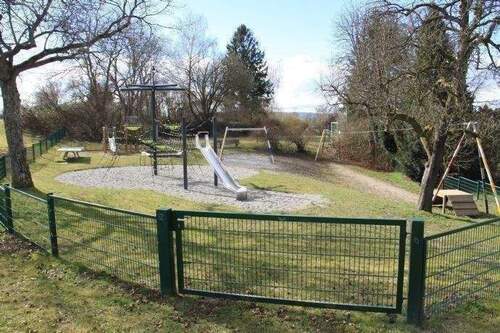 schöner Kinderspielplatz nebenan! - 