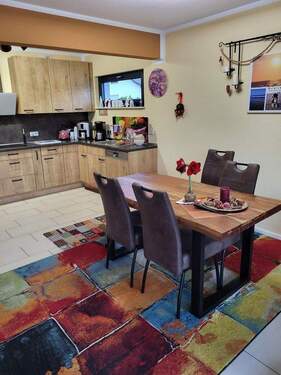 Esszimmer mit Einbauküche - 