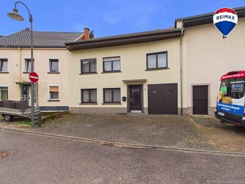 RE/MAX Immobilien DeLux Merzig Haus zu verkaufen in Kastel-Staadt - Reihenmittelhaus mit Garage in Kastel - Staadt
