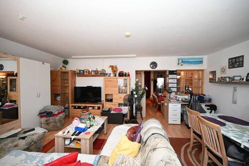 Großzügige Aufteilung - 3 Zimmer Etagenwohnung in Berg