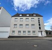 Modernisiertes Mehrfamilienhaus mit drei Wohneinheiten, Terrasse, Balkon & 5 Garagen - Saarbrücken St Johann