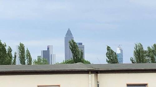 Balkon mit Sicht auf Skyline - 
