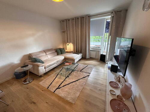 Wohnzimmer Sitzgruppe - 2 Zimmer Etagenwohnung zur Miete in Frankfurt - Rödelheim