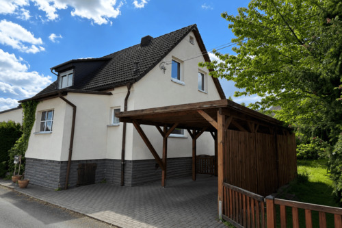 Haus mit Carport - 