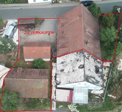 Drohne neu.jpg - Geräumiges Wohnhaus mit Garagen und Scheune in Großhaslach