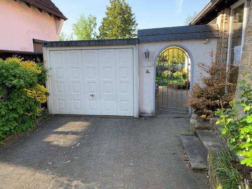 Einfahrt + Garage - 4 Zimmer Einfamilienhaus zum Kaufen in Helmstedt