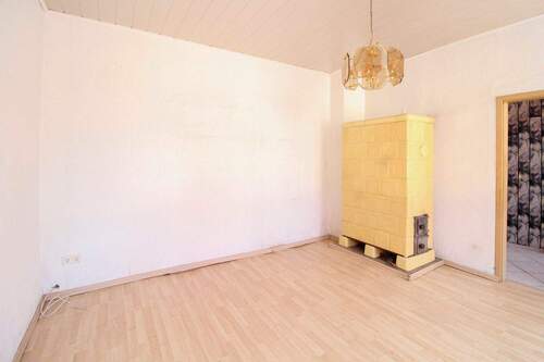 Wohnzimmer - 6 Zimmer Einfamilienhaus zum Kaufen in Wettin-Löbejün