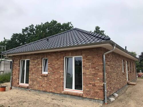 Beispiel Abbildung mit Sonderleistung - Bungalow mit 130,00 m&sup2; in Nortorf zum Kaufen