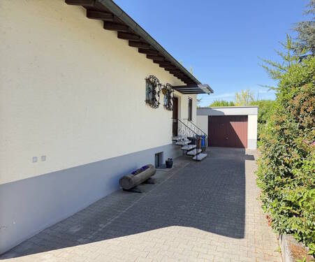 Eingang u. Garagenzufahrt - Bungalow mit 135,00 m&sup2; in Worms / Pfeddersheim zum Kaufen