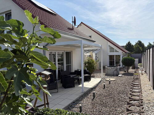 Blick auf Haus 2 und Haus 1 - 7 Zimmer Einfamilienhaus zum Kaufen in Waren(Müritz)