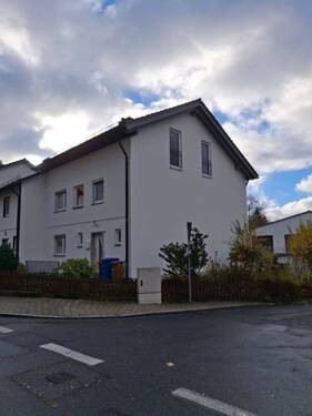 Westansicht - 6 Zimmer Mehrfamilienhaus, Wohnhaus zum Kaufen in Regen