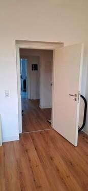 Wohnzimmer Blick zu Flur - 