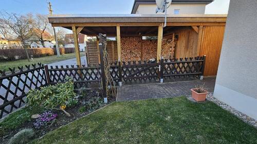 Carport mit Fahrradschuppen - 3 Zimmer Einfamilienhaus in Leipzig