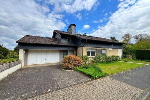 Frontansicht - 8 Zimmer Mehrfamilienhaus, Wohnhaus zum Kaufen in Leverkusen