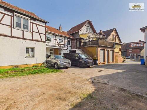 Straßenansicht der Immobilie - 