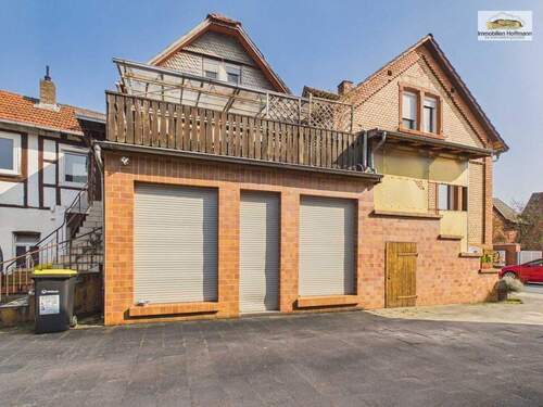 Nebengebäude mit Gewerbeflächen - 