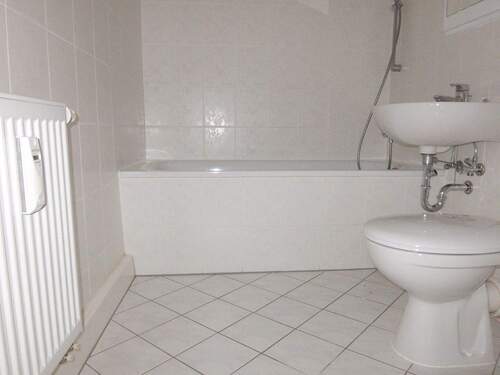 Bad mit Wanne - 