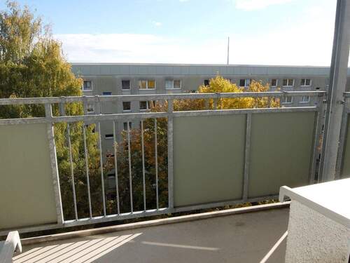 Balkonblick - Etagenwohnung mit 57,10 m&sup2; in Chemnitz zur Miete