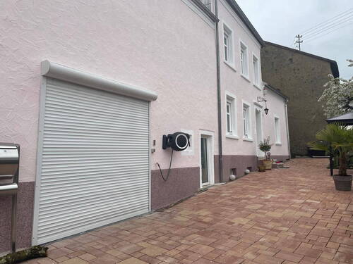 Ansicht mit großer Garage - Bauernhaus, Landhaus mit 180,00 m&sup2; in Schmelz zum Kaufen