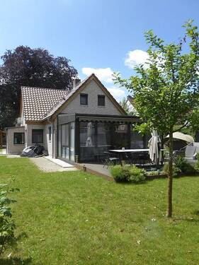 Hausansicht v.Garten - PARADIESISCH SCHÖN !! Freistehendes Einfamilienhaus mit 139 qm Wohnfläche auf 778 qm Grund