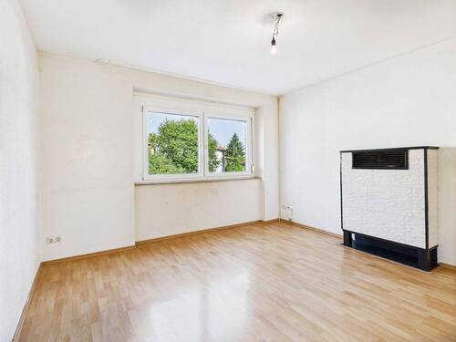 Wohnzimmer - 3 Zimmer Etagenwohnung in Stuttgart