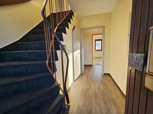 Eingangsbereich - 6 Zimmer Doppelhaushälfte zum Kaufen in Delmenhorst