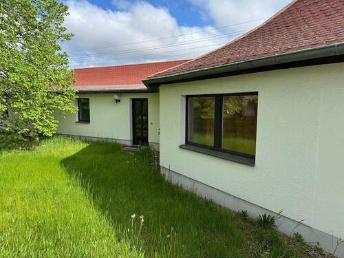 Hausansicht - 4 Zimmer Etagenwohnung zum Kaufen in Ullersdorf