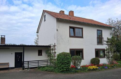 Haus - 7 Zimmer Mehrfamilienhaus, Wohnhaus zum Kaufen in Korbach