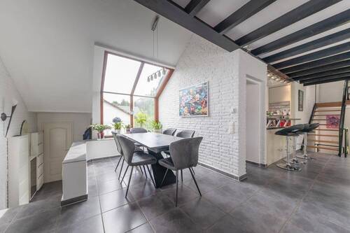 Lichterfüllter Essbereich - 