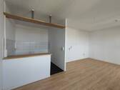 Wohnzimmer (3) - Etagenwohnung mit 57,00 m&sup2; in Bitterfeld-Wolfen zur Miete