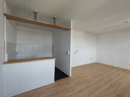 Wohnzimmer (3) - Etagenwohnung mit 57,00 m&sup2; in Bitterfeld-Wolfen zur Miete
