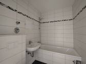 Bad mit Wanne - 
