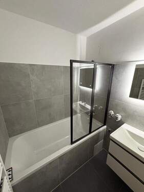 Bild 1 - Frisch renovierte 3-Zimmer-Wohnung mit Balkon & Stellplatz - Betzenberg