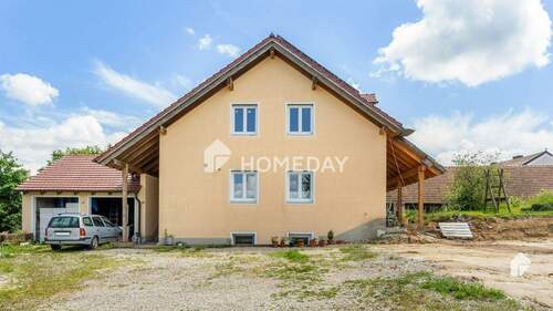 Außenansicht 2 - Idyllische und gut angebunden: familiengerechtes Einfamilienhaus mit Pelletheizung und Photovoltaik