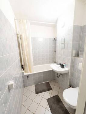 Badezimmer 2 mit Wanne - 