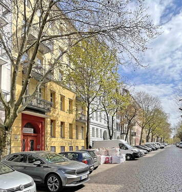 Straßenansicht - Provisionsfrei und kernsaniert - bezugsfreie Wohnung am Zionskirchplatz
